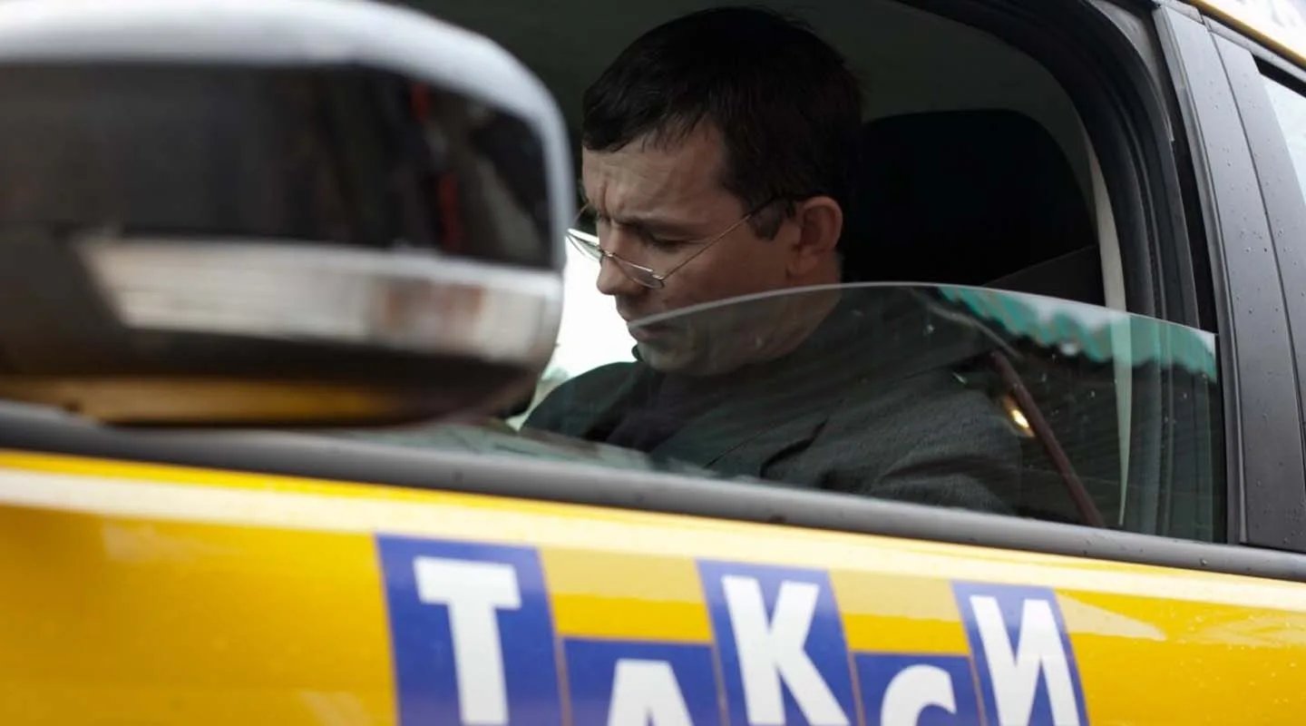 Мигрантами хотят покрыть дефицит водителей такси в России