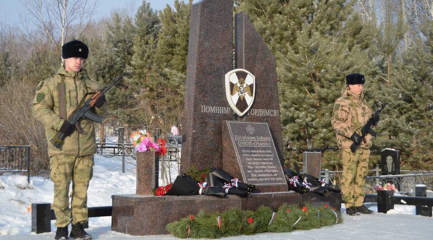 На кладбище Комсомольска открыли мемориал памяти бойцам ОМОН