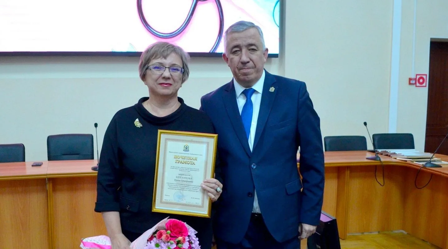 62 медика Комсомольска-на-Амуре получили значки «За заслуги в борьбе с COVID-19»