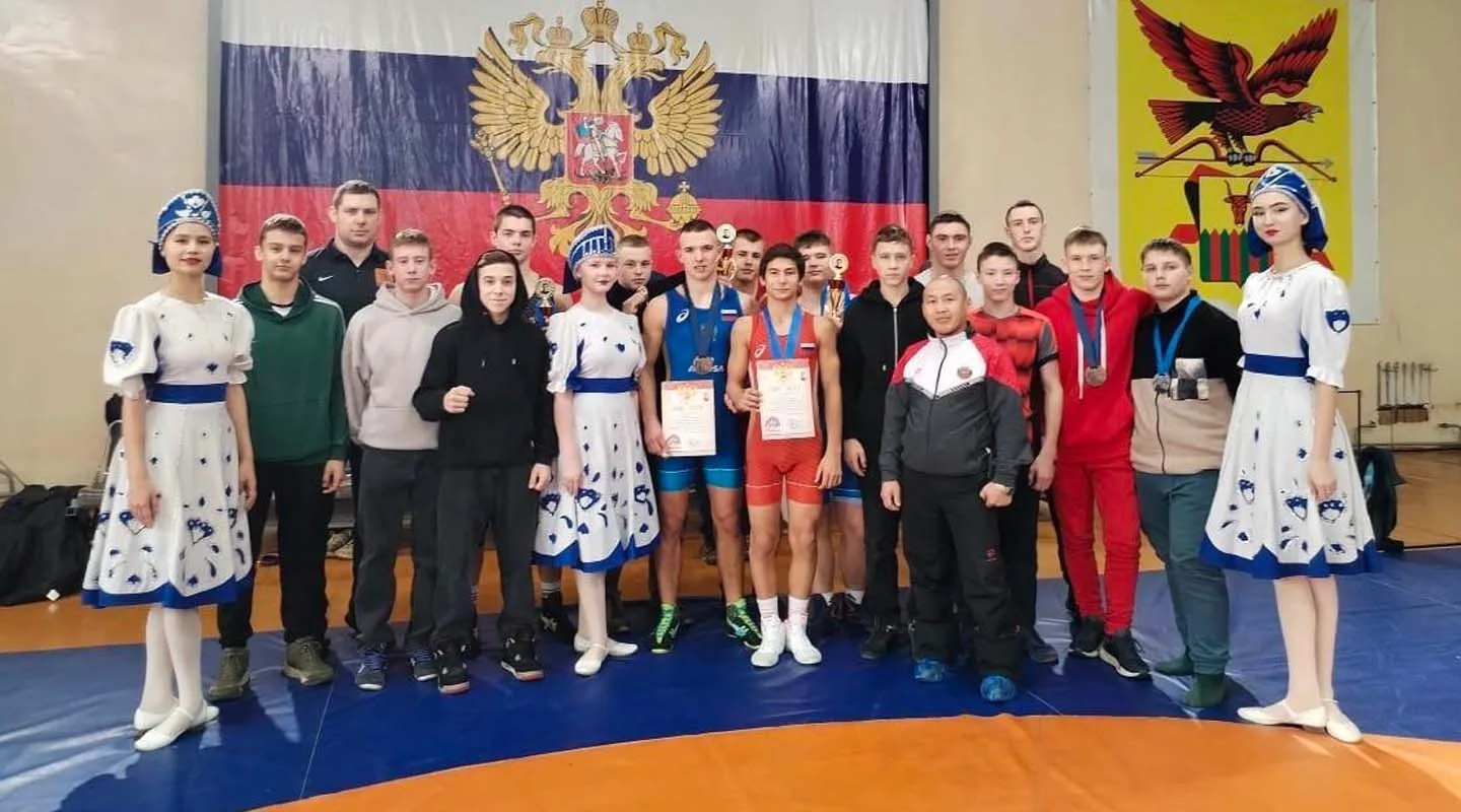 Борцы Комсомольска завоевали медали всероссийского турнира в Чите