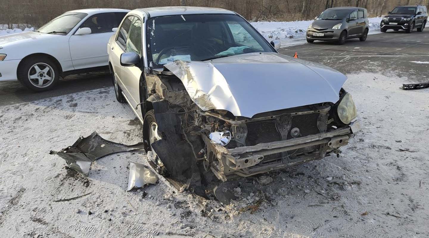 В аварии с наездом на столб по Северному шоссе никто не пострадал