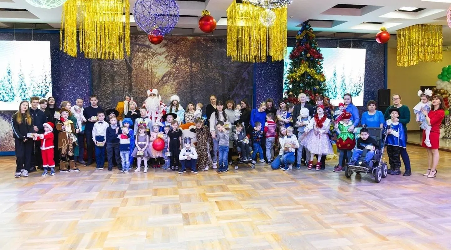 «Нарисуем волшебство»: рождественскую радость подарил детям Дом Молодёжи