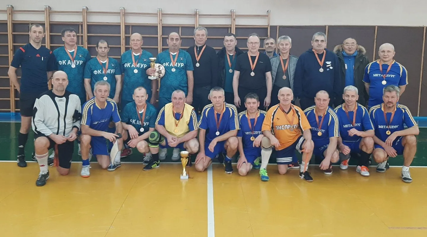 Ветераны мини-футбола сразились за звание чемпионов в Комсомольске