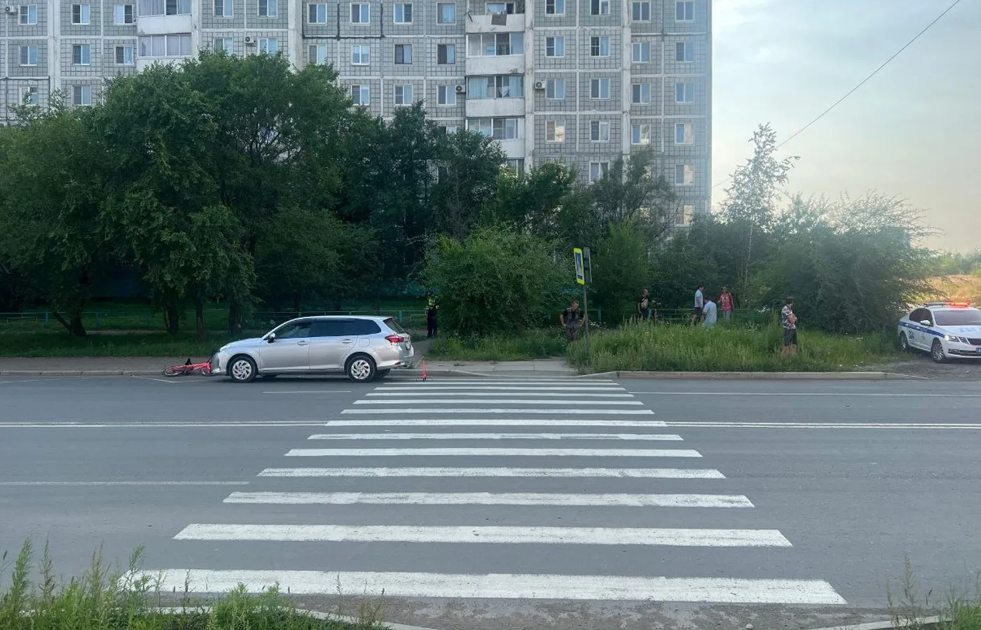 На Дикопольцева водитель сбил девочку на велосипеде на пешеходном переходе