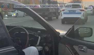 Более чем с 80 автомобилей в Комсомольске ободрали тонировку за два дня рейда