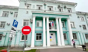 Крышу поликлиники на Уральской отремонтируют