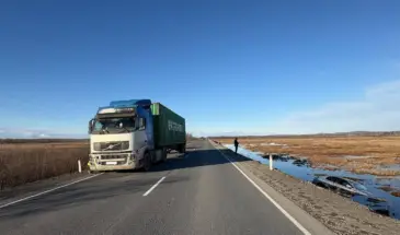 На хабаровской трассе утопили «Камри» из-за неаккуратного водителя грузовика