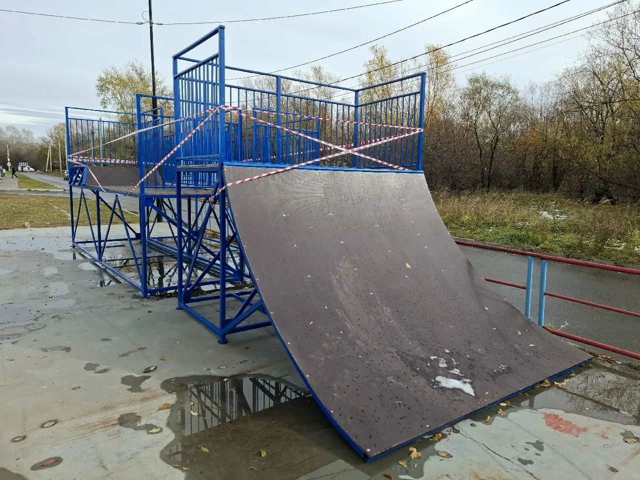 Рампы вернули на площадку у Драмтеатра после починки
