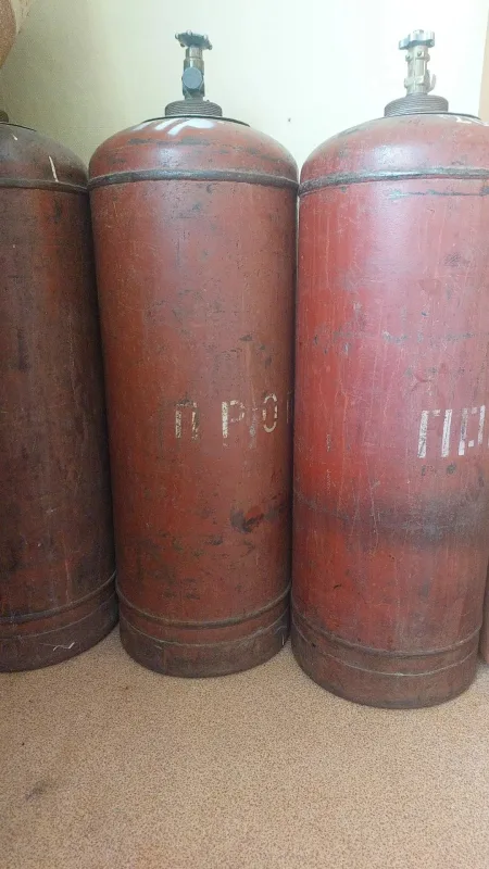 Продам газовые баллоны (пустые)