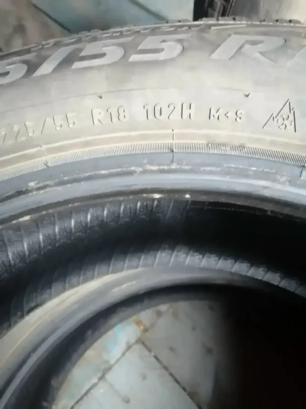 Продам зимние автомобильные шины Pirelli