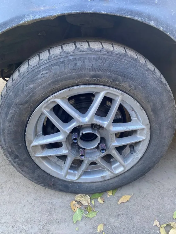 Продам литые диски R14 с шинами