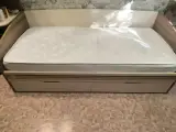 Продам кровать с ортопедическим матрасом