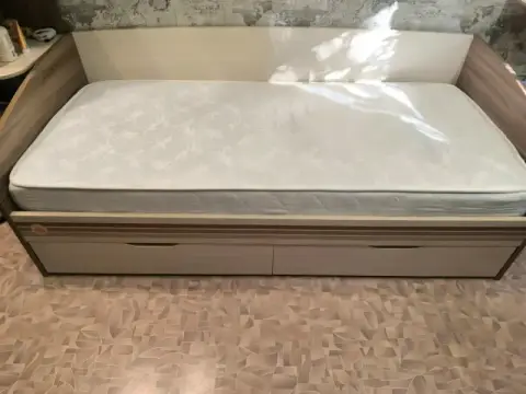 Продам кровать с ортопедическим матрасом