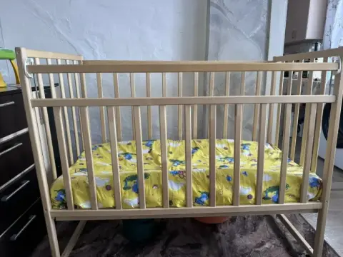 Отдам детскую кроватку с матрасом