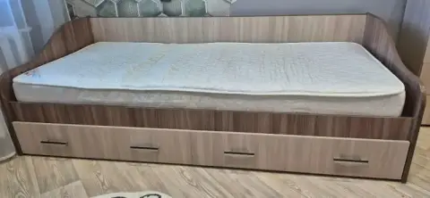 Продам кровать с матрасом