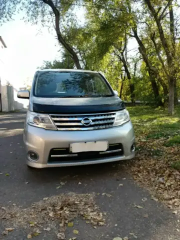 Продам Nissan Serena (желательно с гаражом)