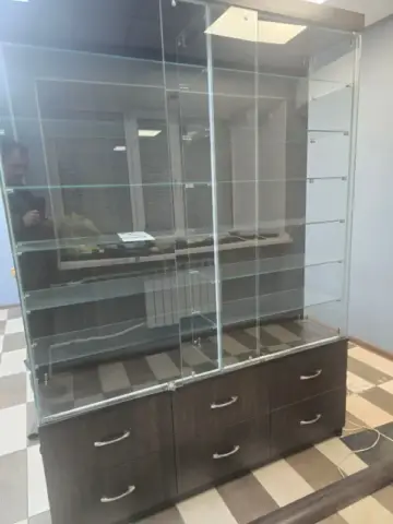 Отдам торговые витрины