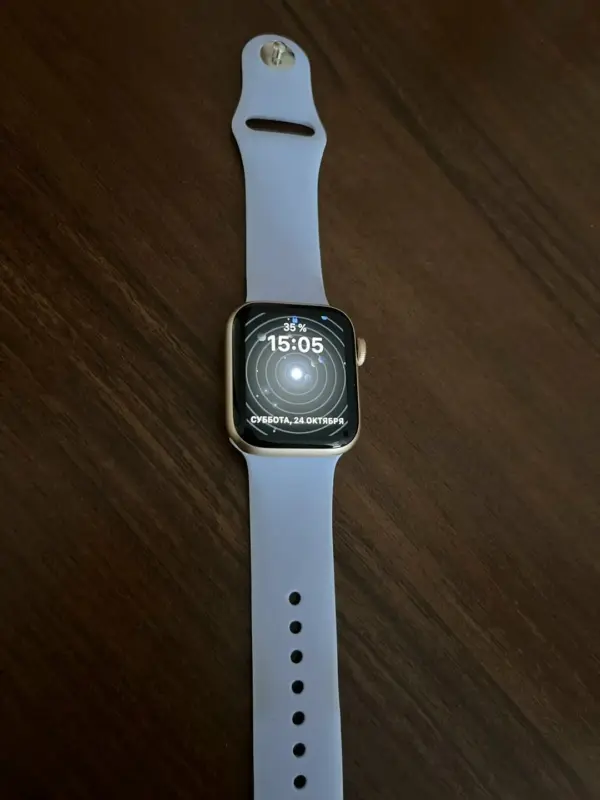 Продам Apple Watch SE
