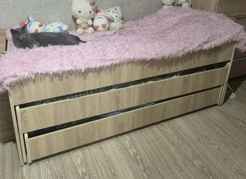 Продам кровать на 3 спальных места