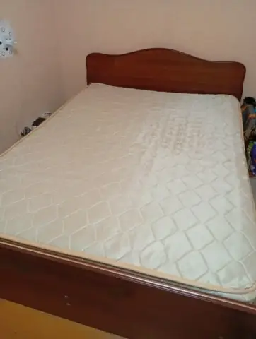 Продам двуспальную кровать с матрасом
