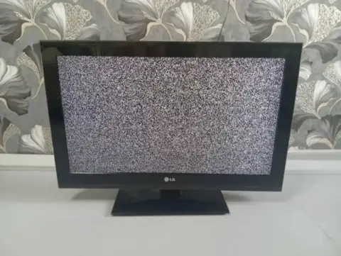 Продам телевизор LG